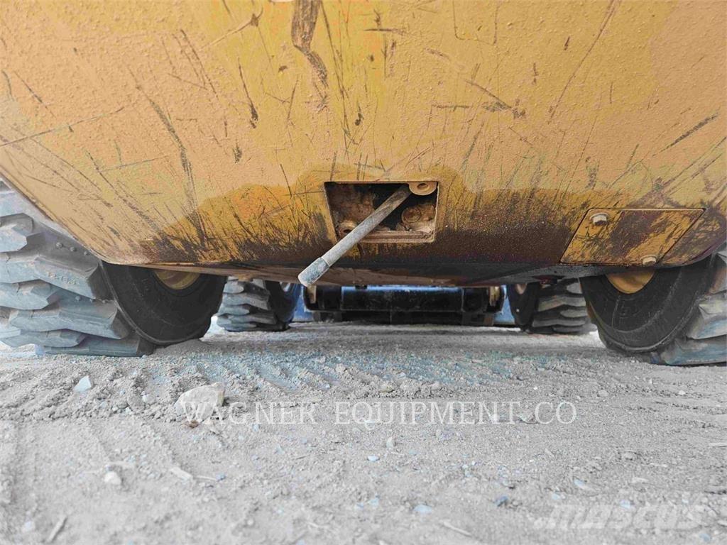 CAT 236D3 Minicargadoras