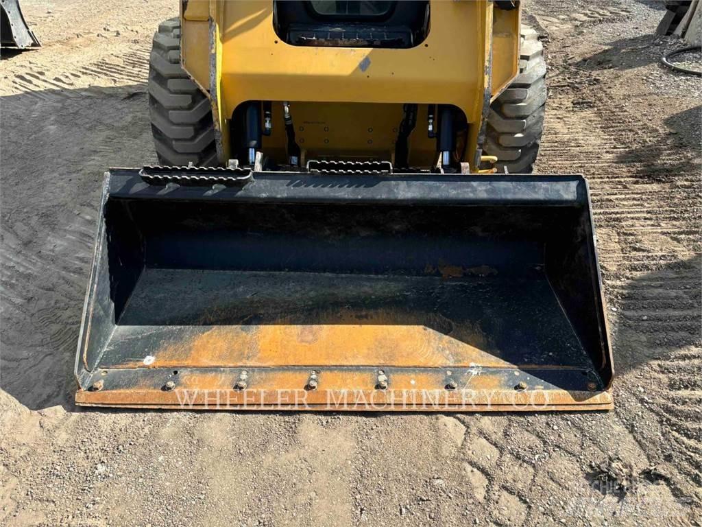 CAT 236D3 C3H2 Minicargadoras