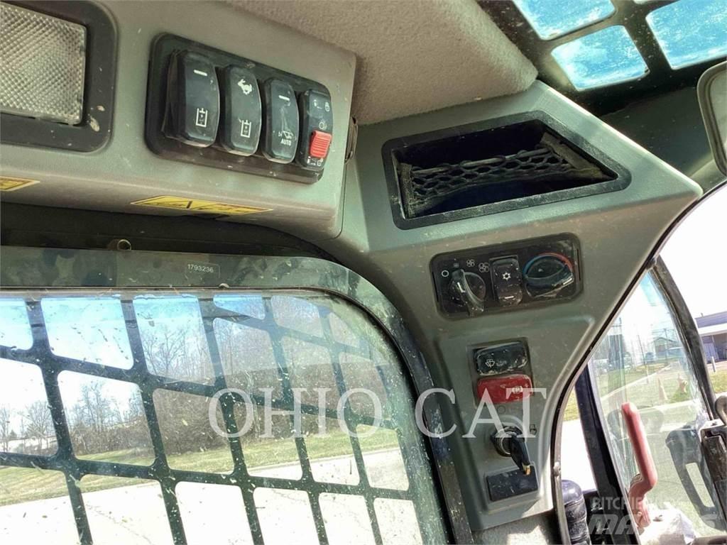 CAT 236D3 C3H2 Minicargadoras
