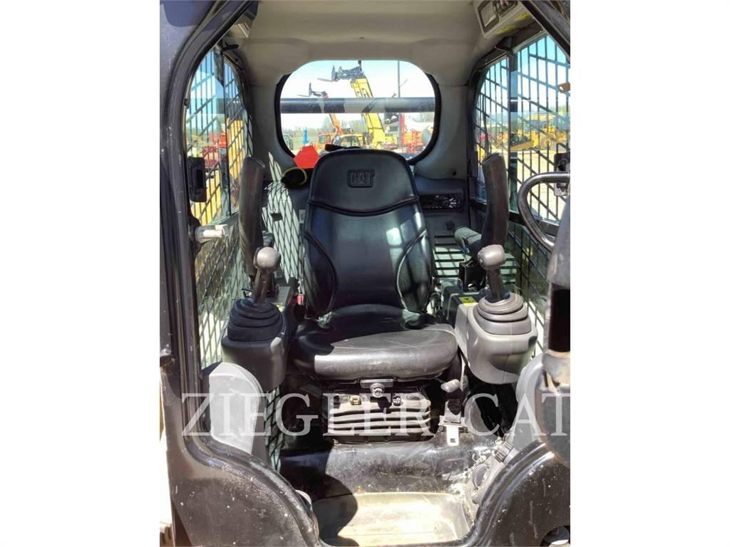 CAT 242D Minicargadoras