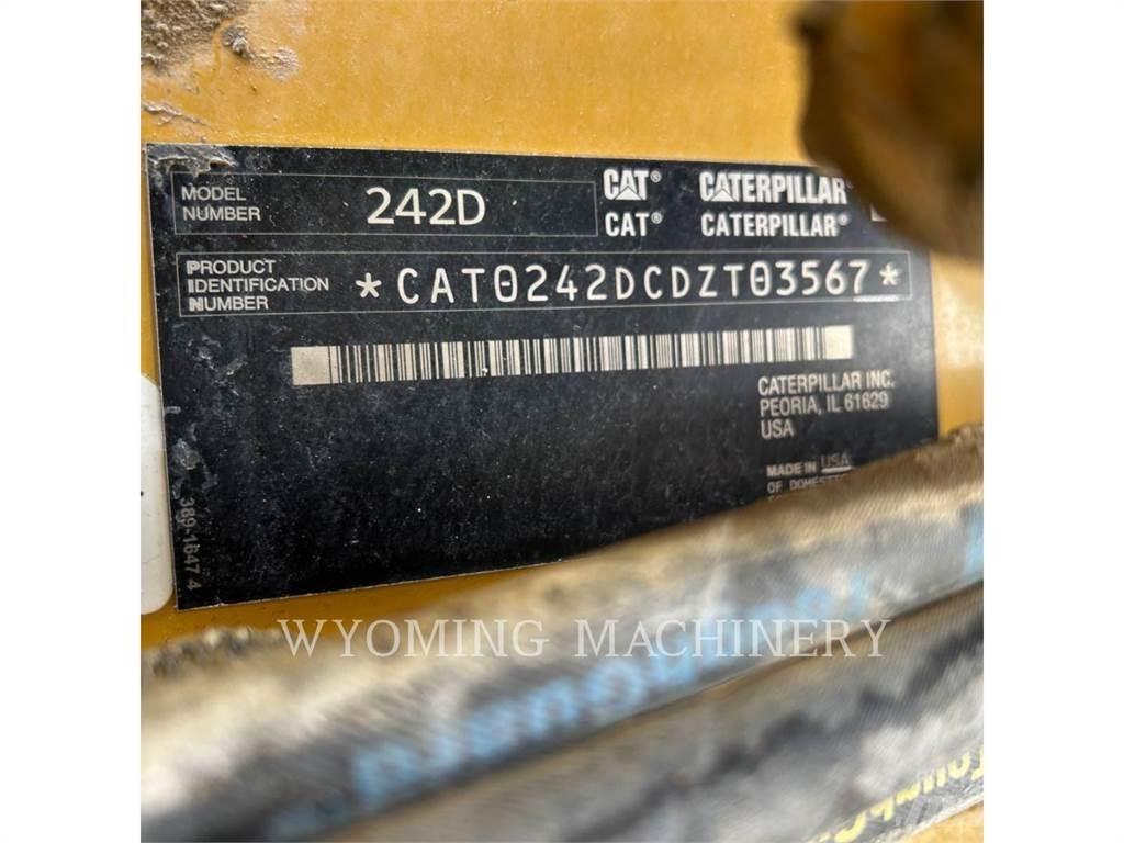 CAT 242D Minicargadoras