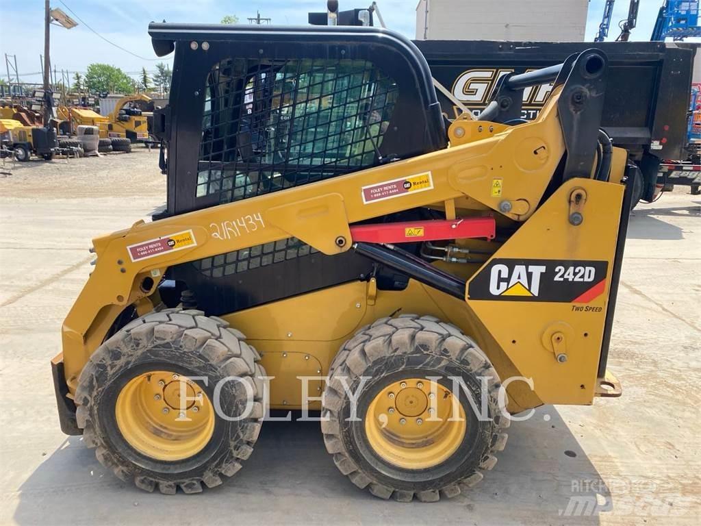 CAT 242D Minicargadoras