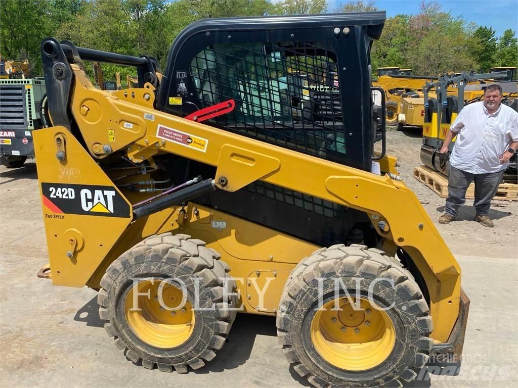 CAT 242D Minicargadoras