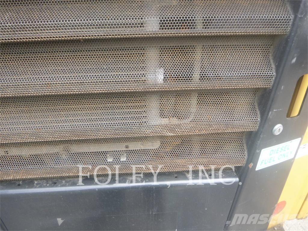 CAT 242D Minicargadoras