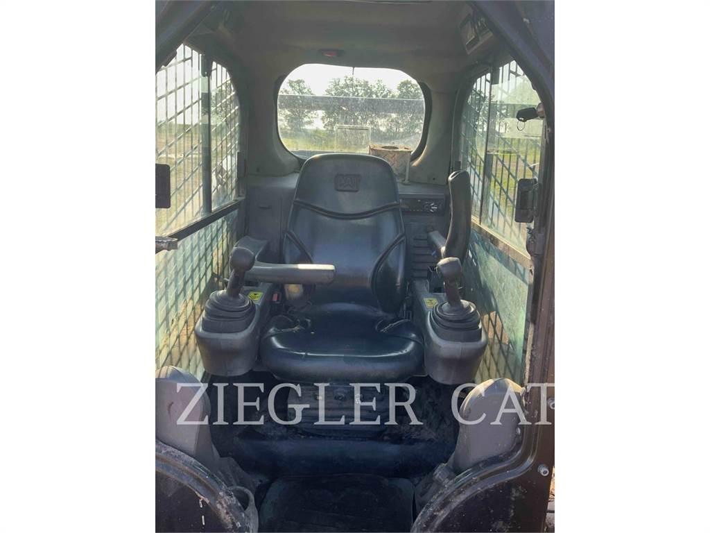 CAT 242D Minicargadoras