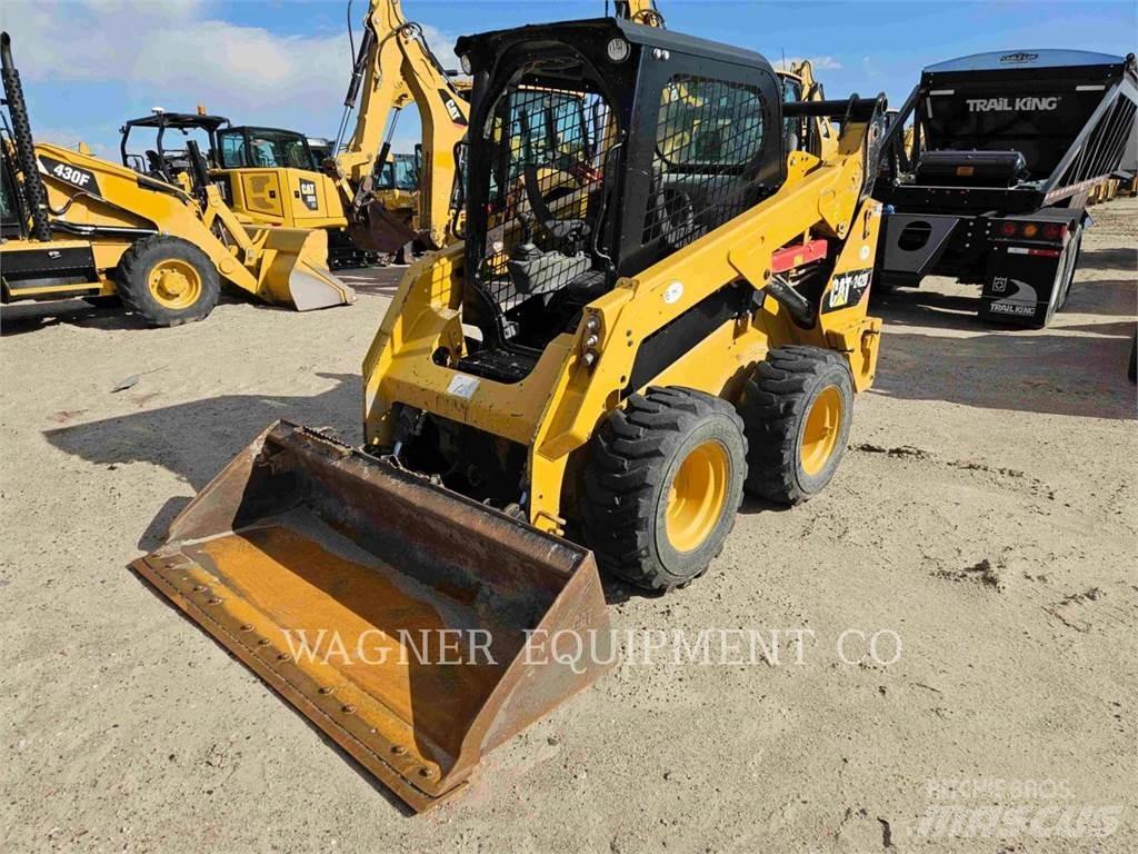CAT 242D Minicargadoras
