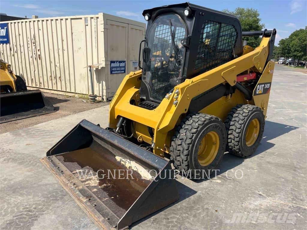 CAT 242D Minicargadoras
