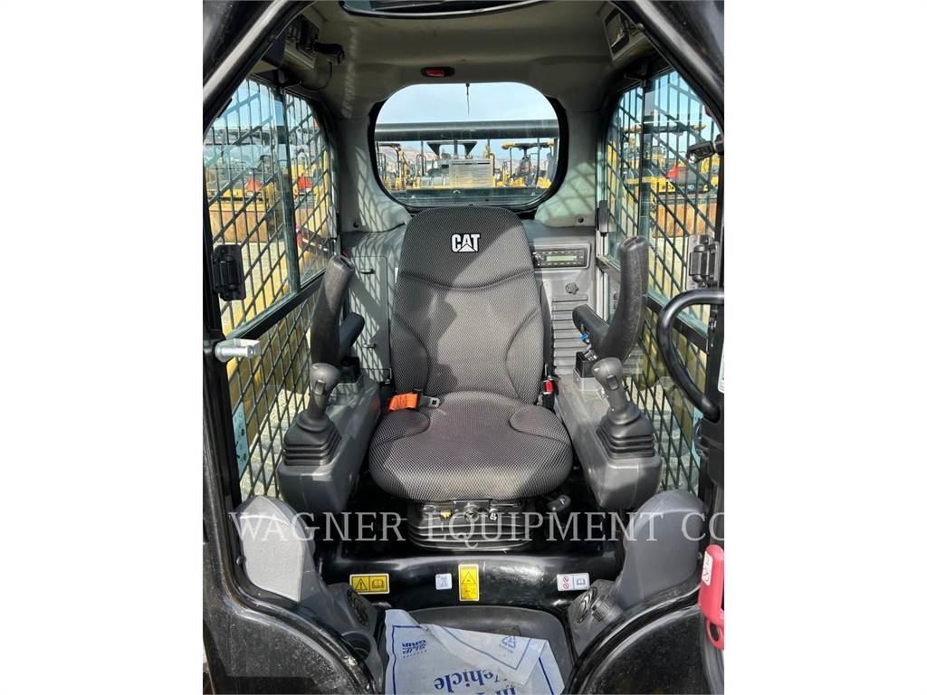 CAT 242D3 Minicargadoras