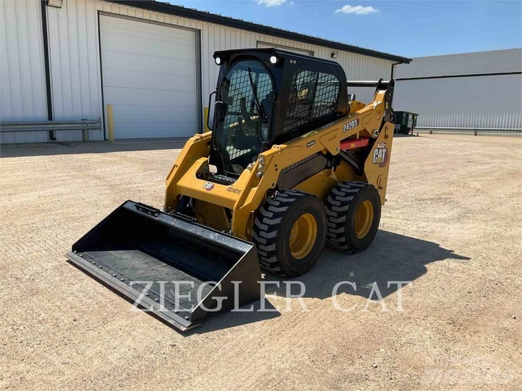 CAT 242D3 Minicargadoras
