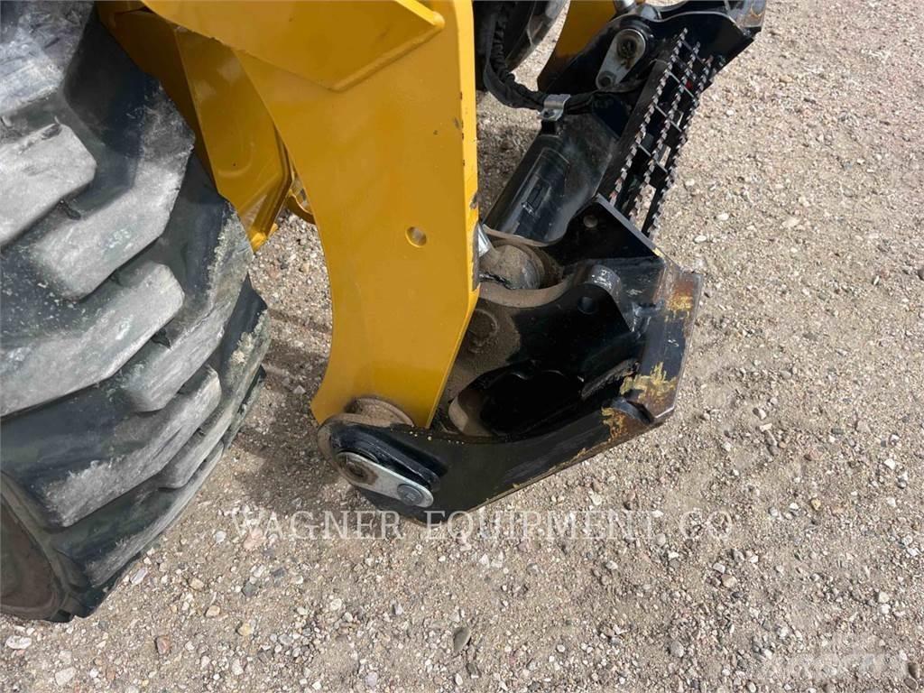 CAT 242D3 Minicargadoras