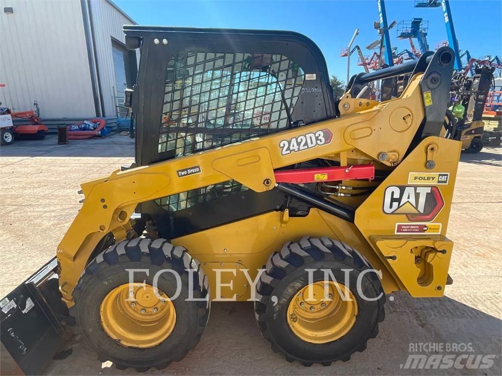 CAT 242D3 Minicargadoras
