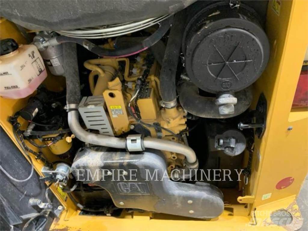 CAT 242D3 Minicargadoras