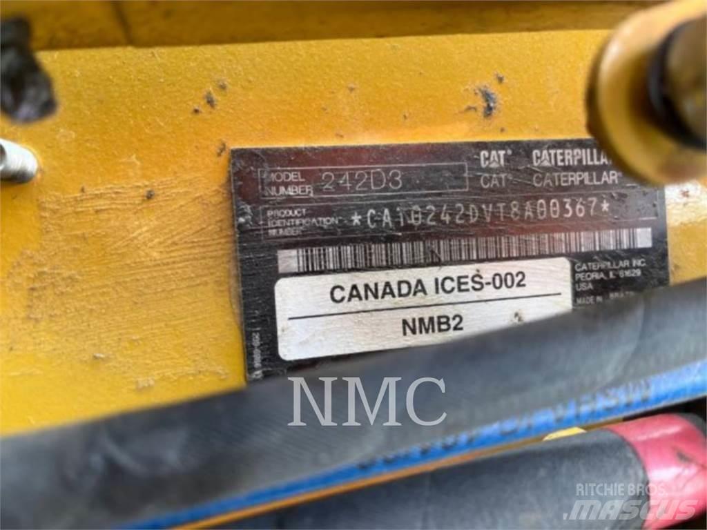 CAT 242D3 Minicargadoras