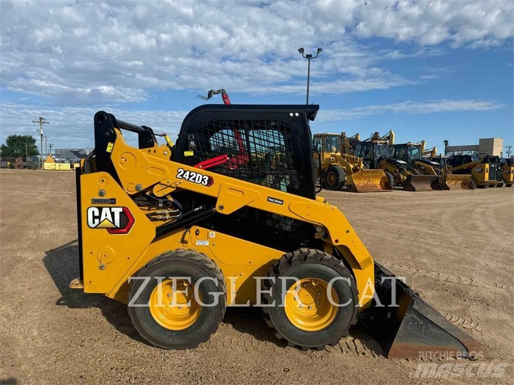CAT 242D3 Minicargadoras