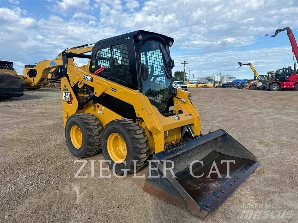 CAT 242D3 Minicargadoras