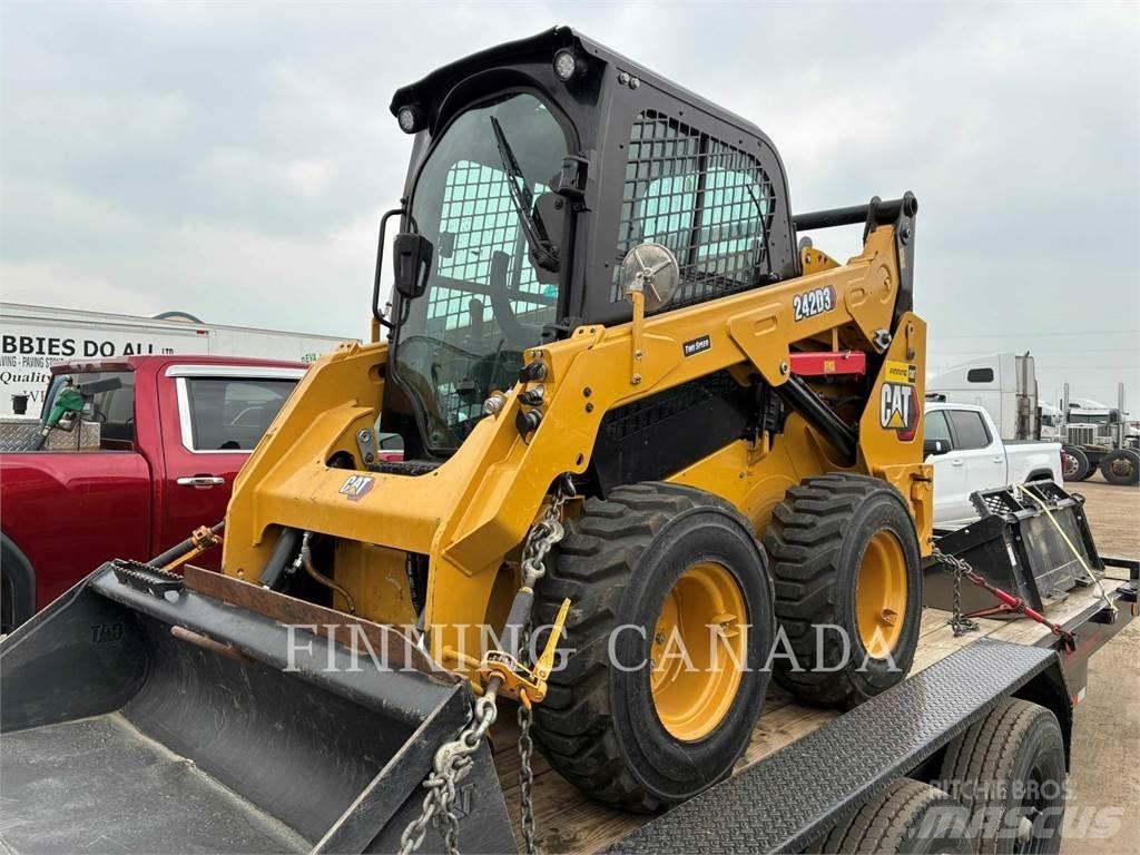 CAT 242D3 Minicargadoras