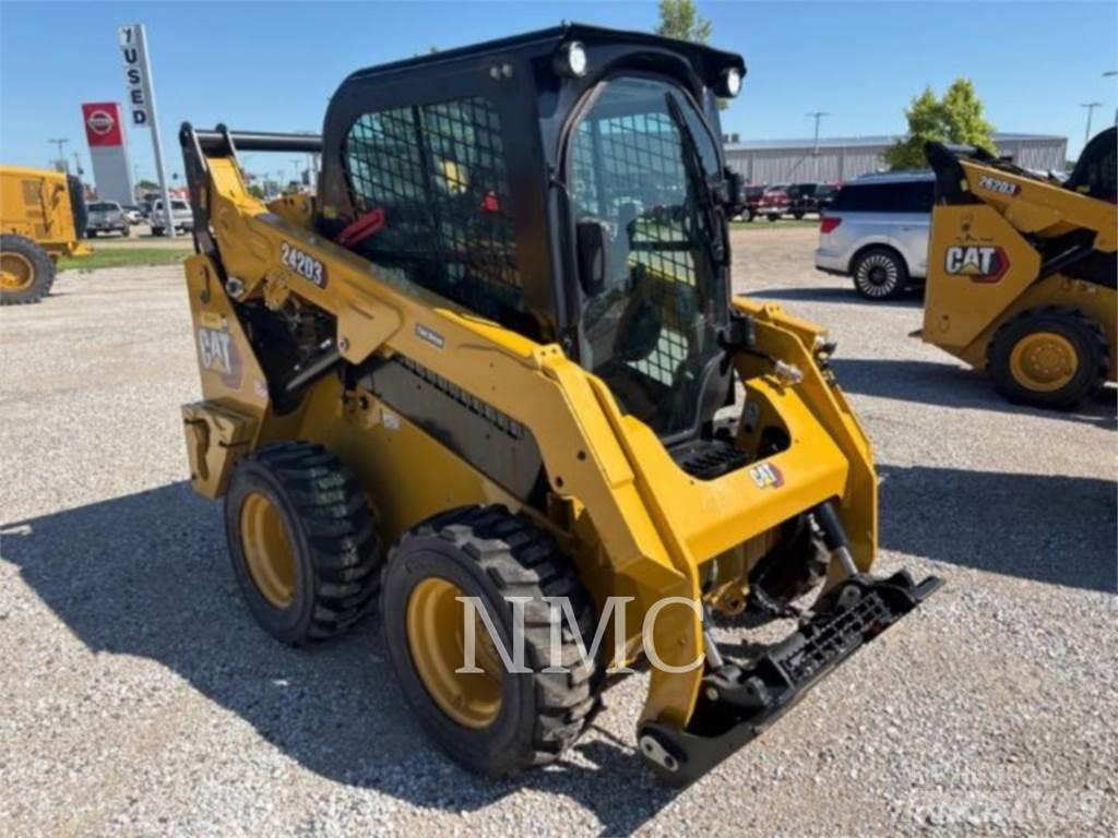 CAT 242D3 Minicargadoras