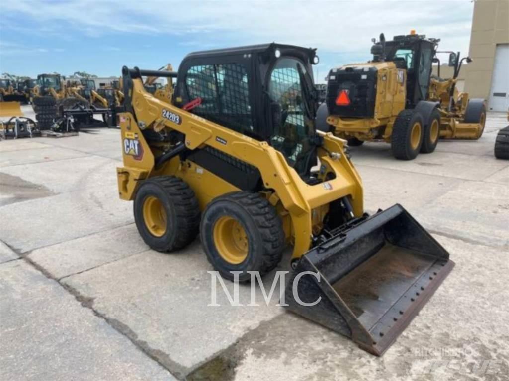 CAT 242D3 Minicargadoras