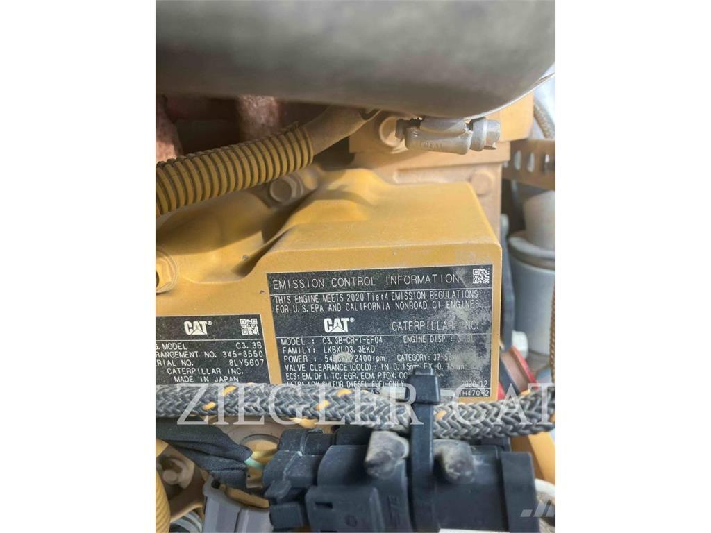 CAT 242D3 Minicargadoras