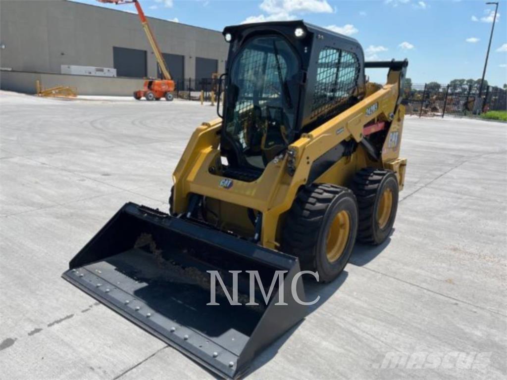 CAT 242D3 Minicargadoras