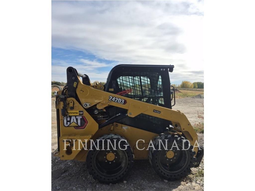 CAT 242D3 Minicargadoras