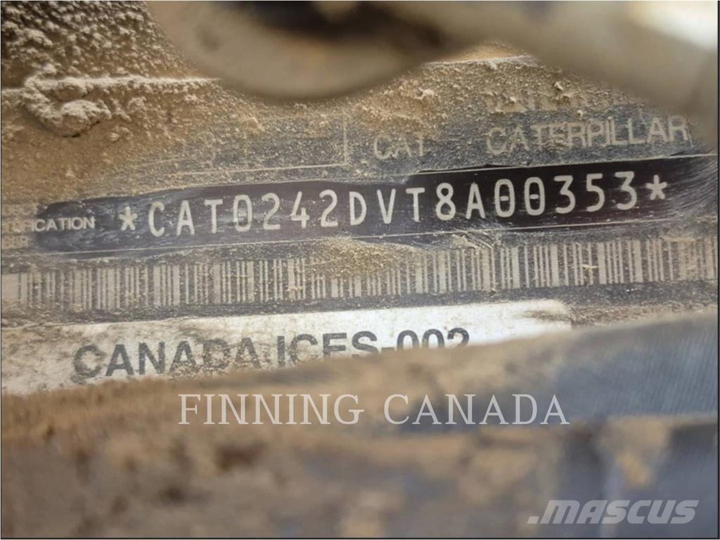 CAT 242D3 Minicargadoras