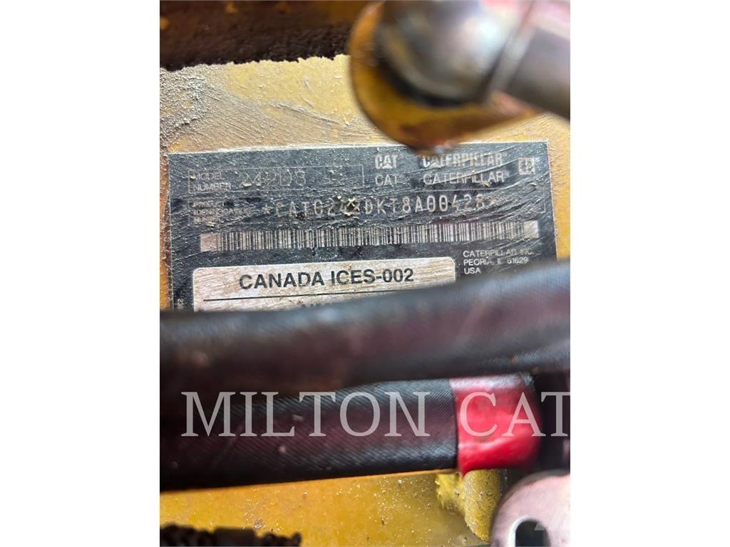 CAT 242D3 Minicargadoras