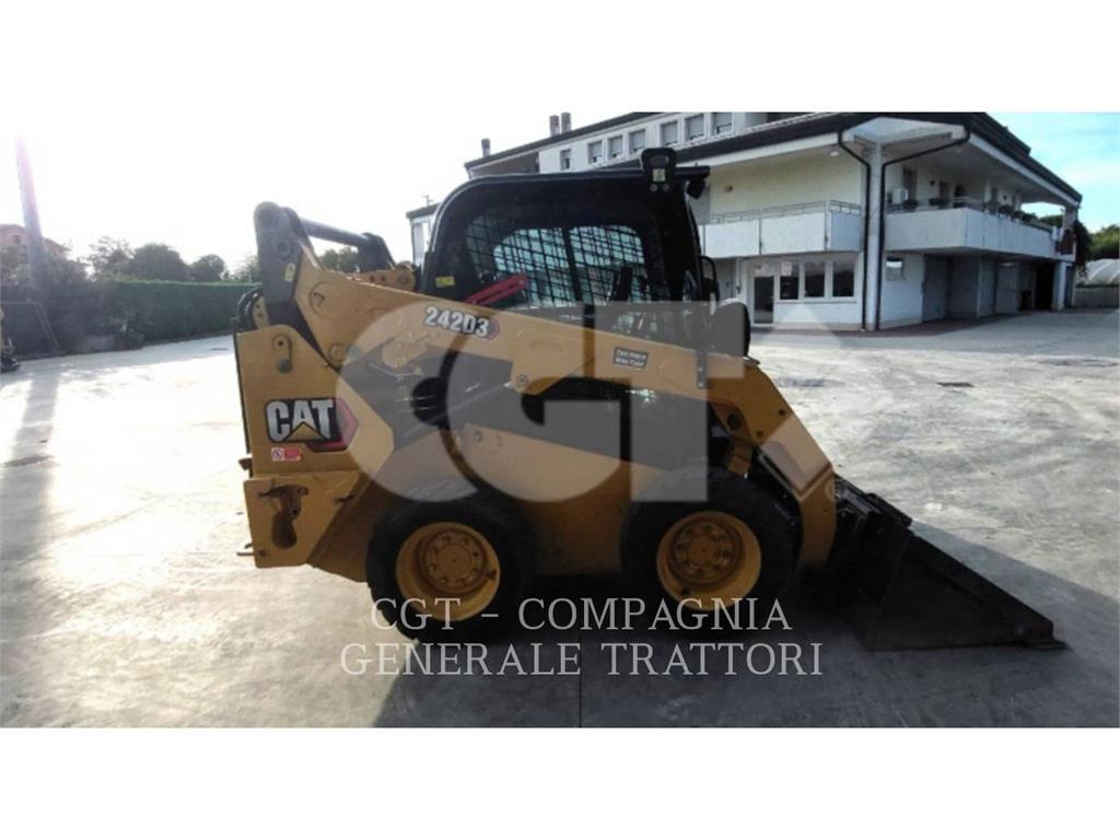 CAT 242D3 Minicargadoras
