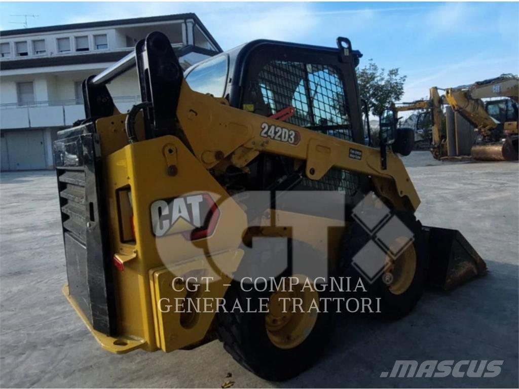 CAT 242D3 Minicargadoras
