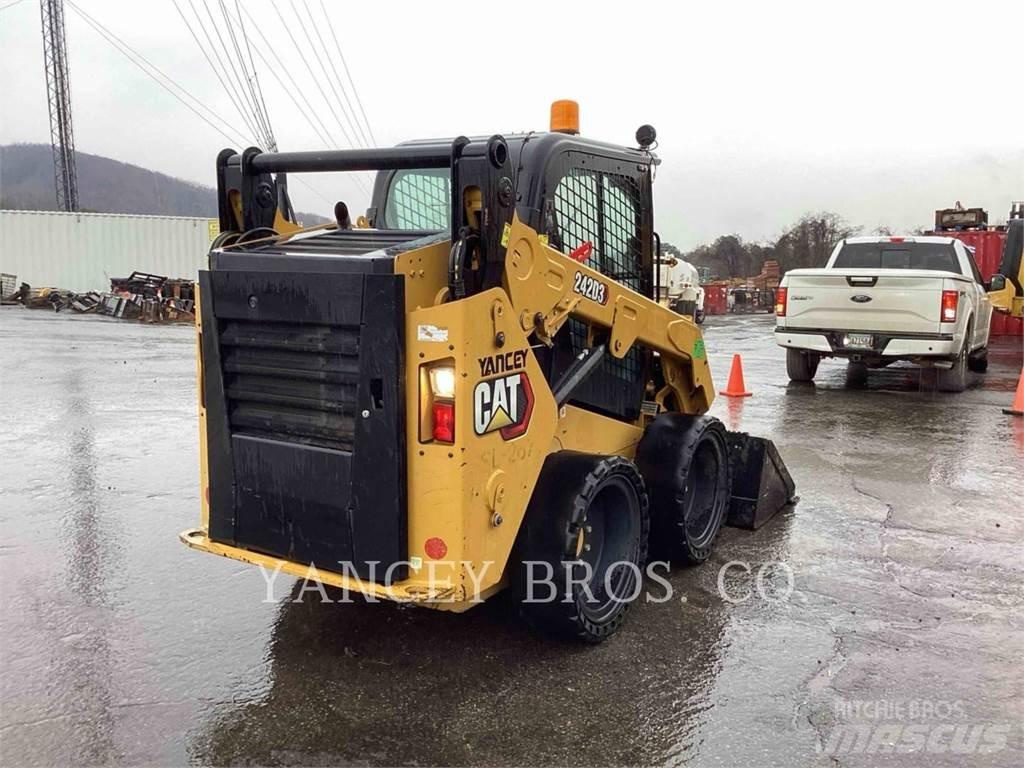 CAT 242D3 AC Minicargadoras
