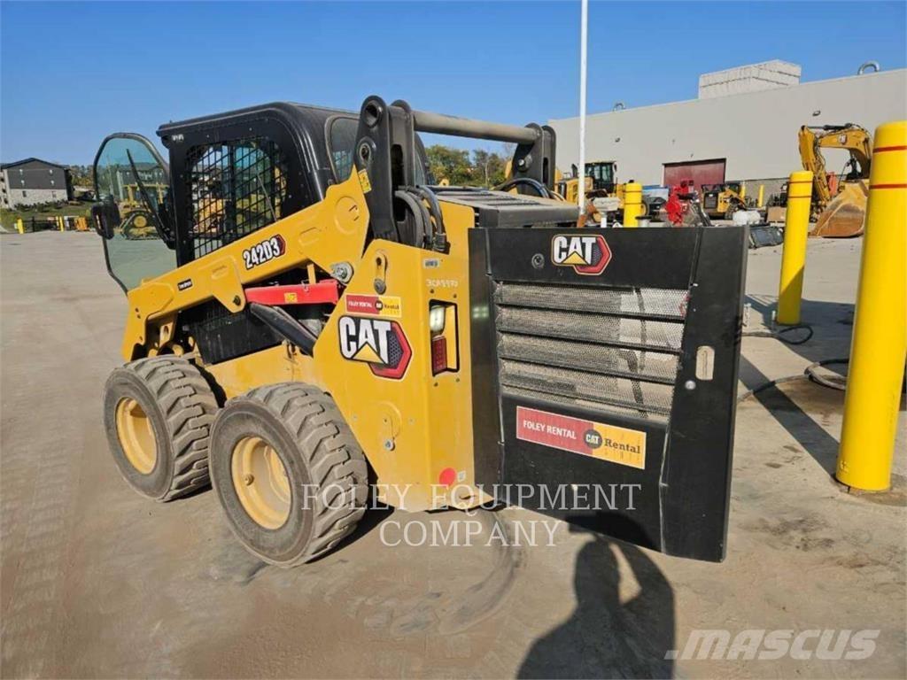 CAT 242D3STD2C Minicargadoras