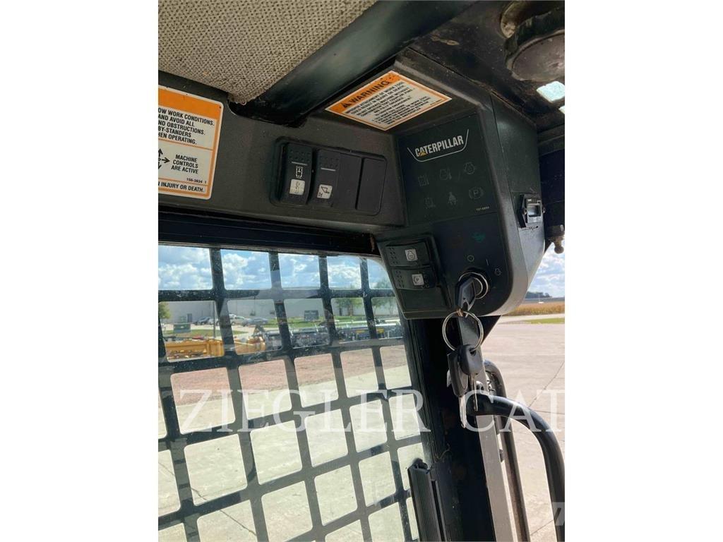 CAT 246 Minicargadoras