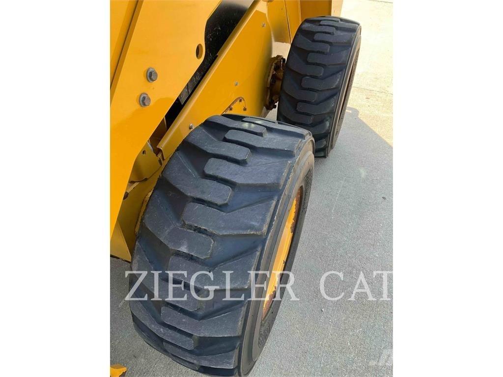 CAT 246D Minicargadoras