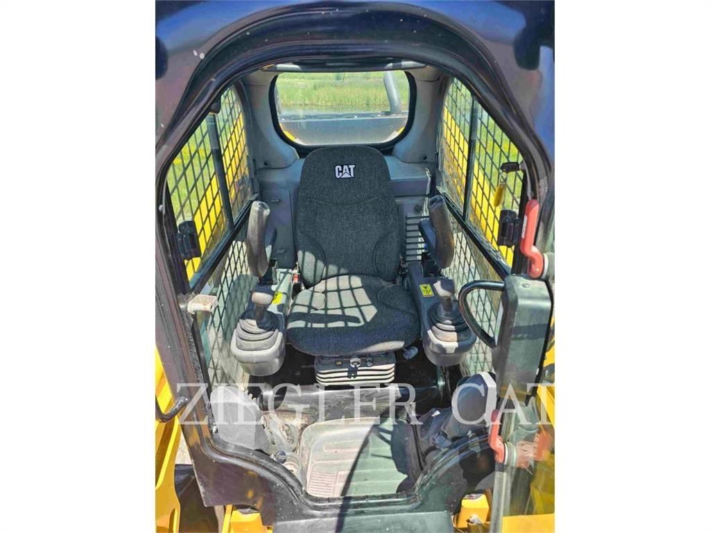 CAT 272D2 Minicargadoras