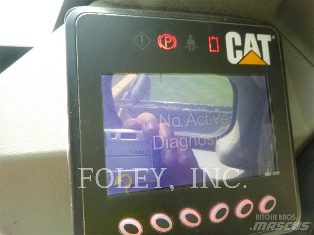 CAT 272D2 Minicargadoras