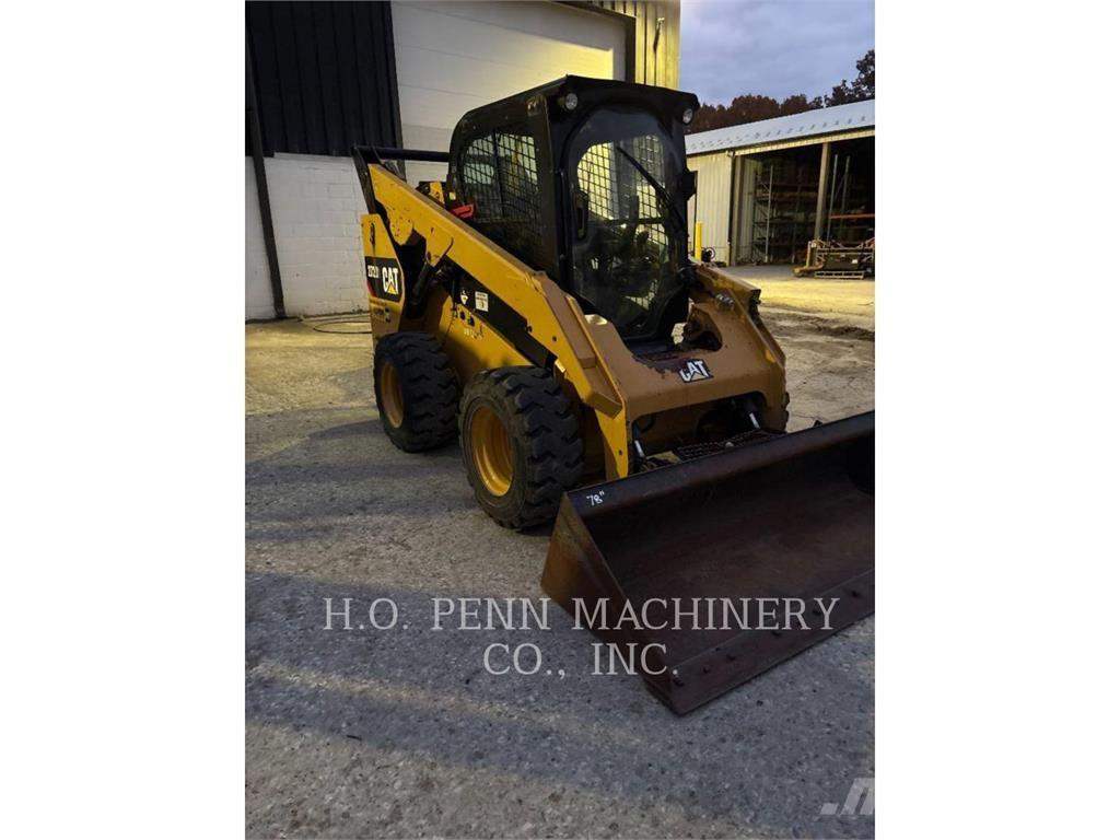 CAT 272D2 Minicargadoras