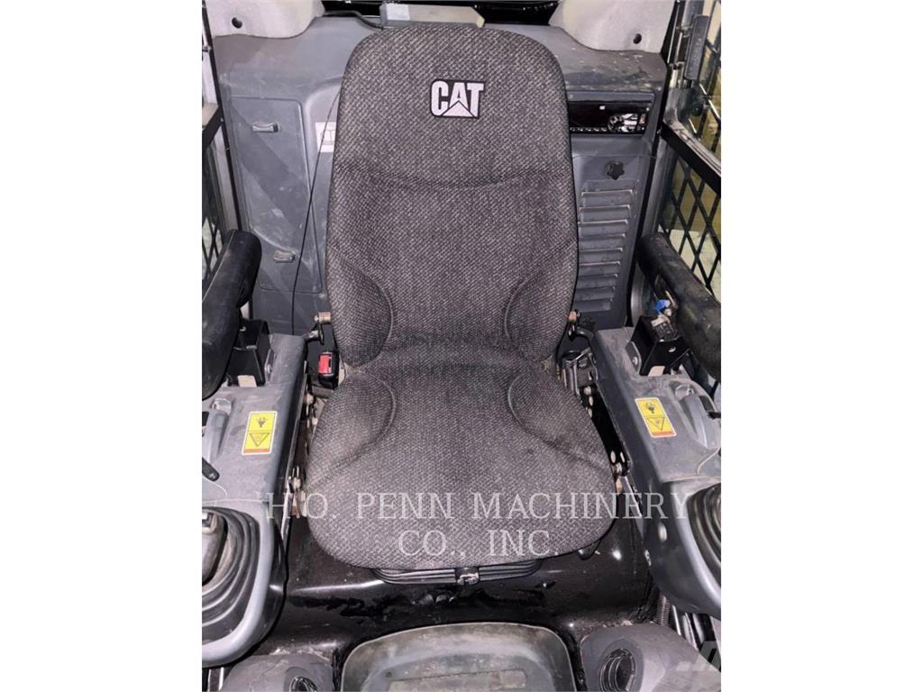 CAT 272D2 Minicargadoras
