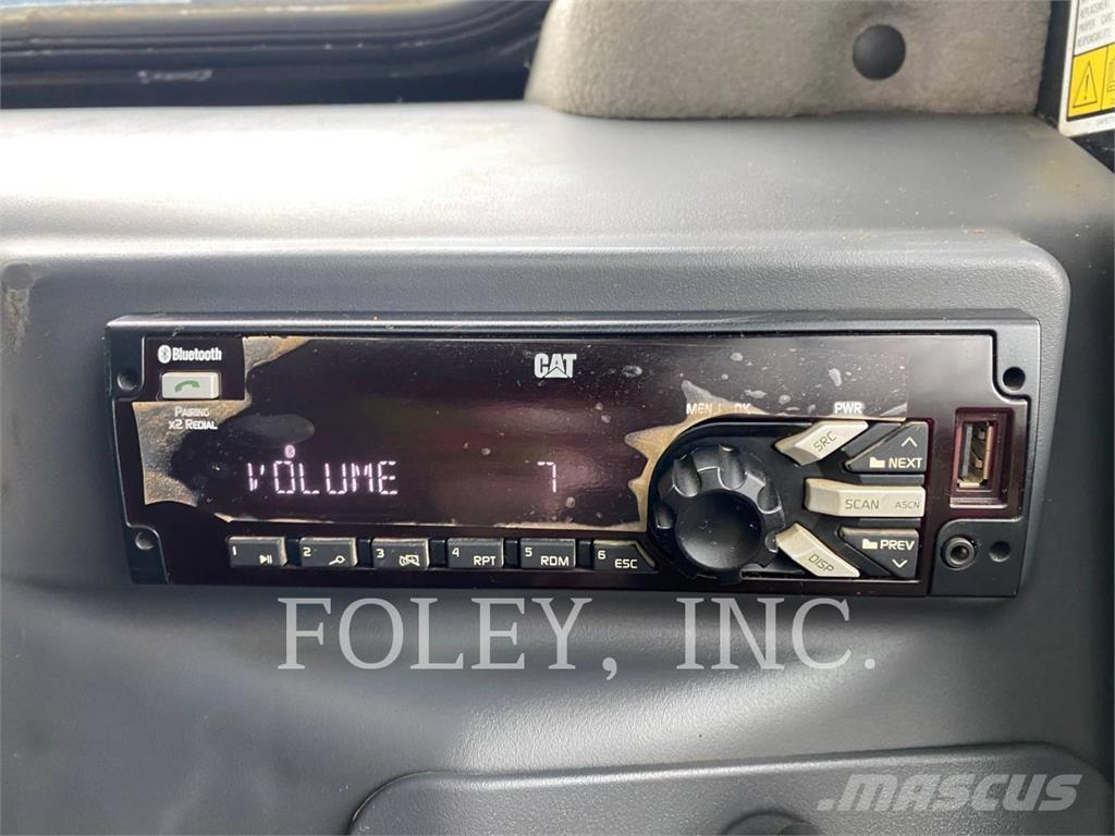 CAT 272D2 Minicargadoras