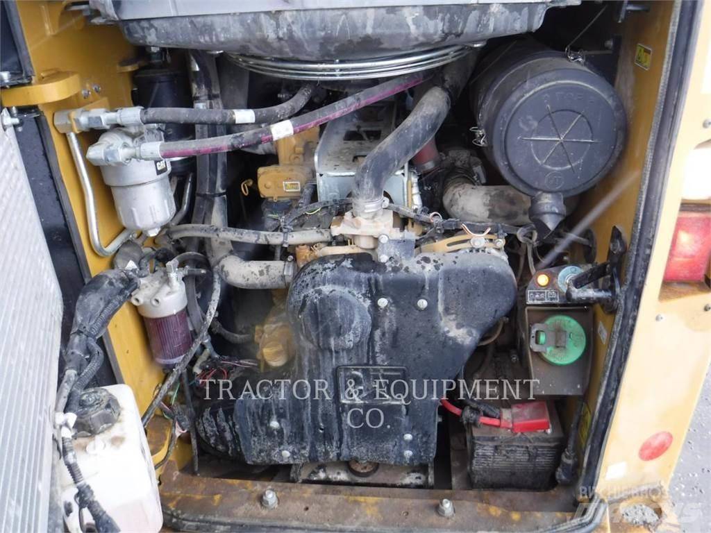 CAT 272D2 H2CB Minicargadoras
