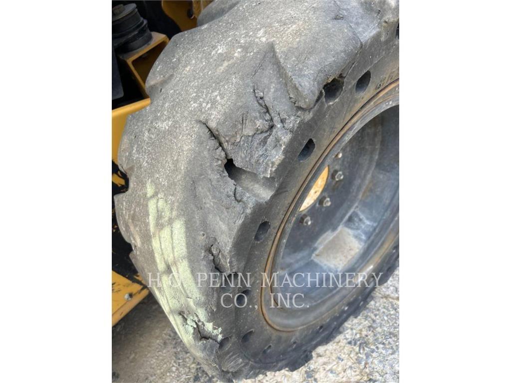 CAT 272D2XHP Minicargadoras