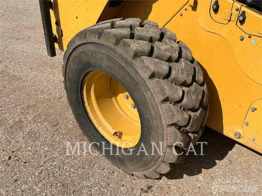 CAT 272D2XHP AQ Minicargadoras