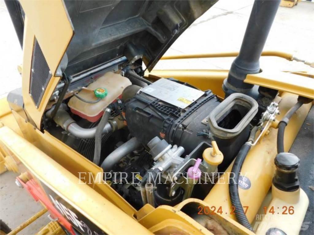CAT 415F2 IL Cargadoras sobre ruedas