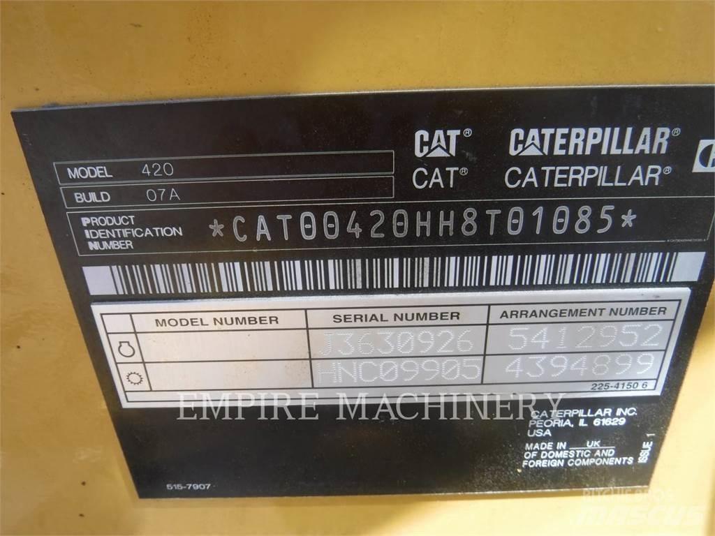CAT 42007 Retrocargadoras