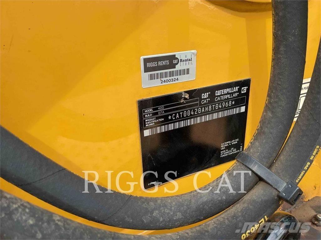 CAT 42007 Retrocargadoras
