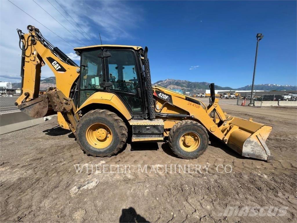 CAT 420F2 Retrocargadoras