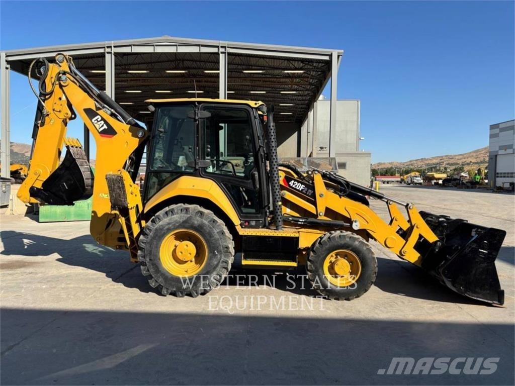 CAT 420F2 Retrocargadoras
