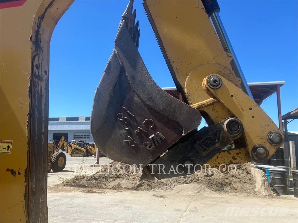 CAT 420F2 Retrocargadoras