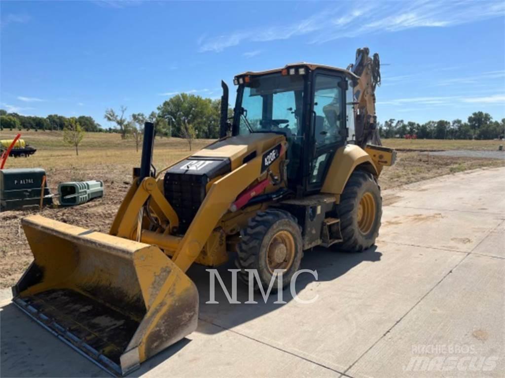 CAT 420F2 ST Retrocargadoras
