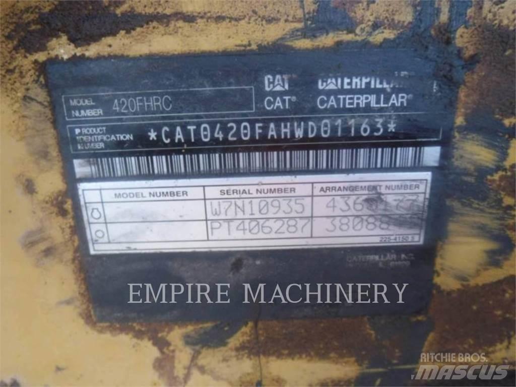 CAT 420F2E4OIP Retrocargadoras