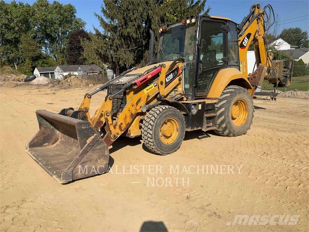 CAT 420F2IT Retrocargadoras